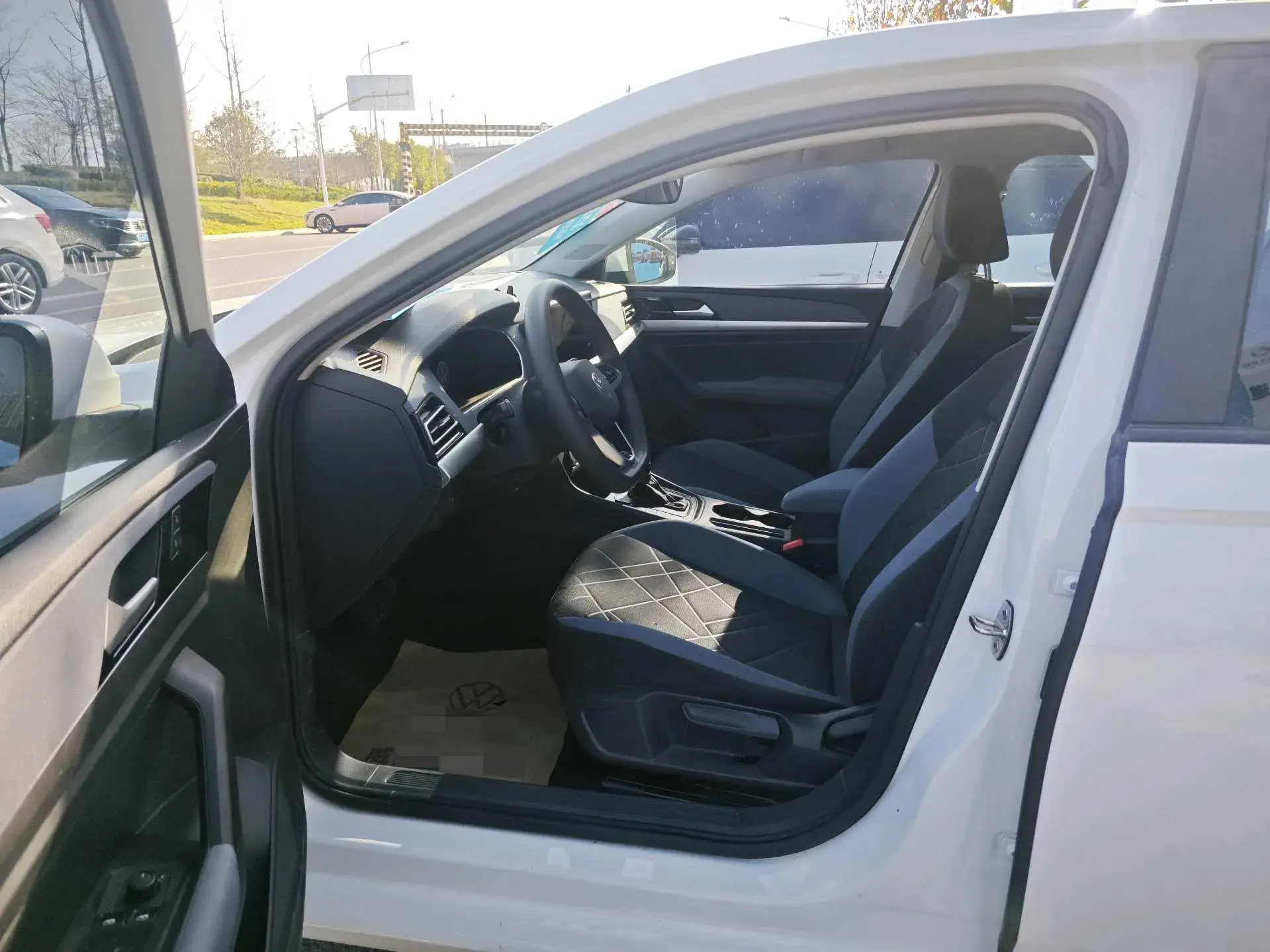 2023 VOLKSWAGEN LAVIDA view 1