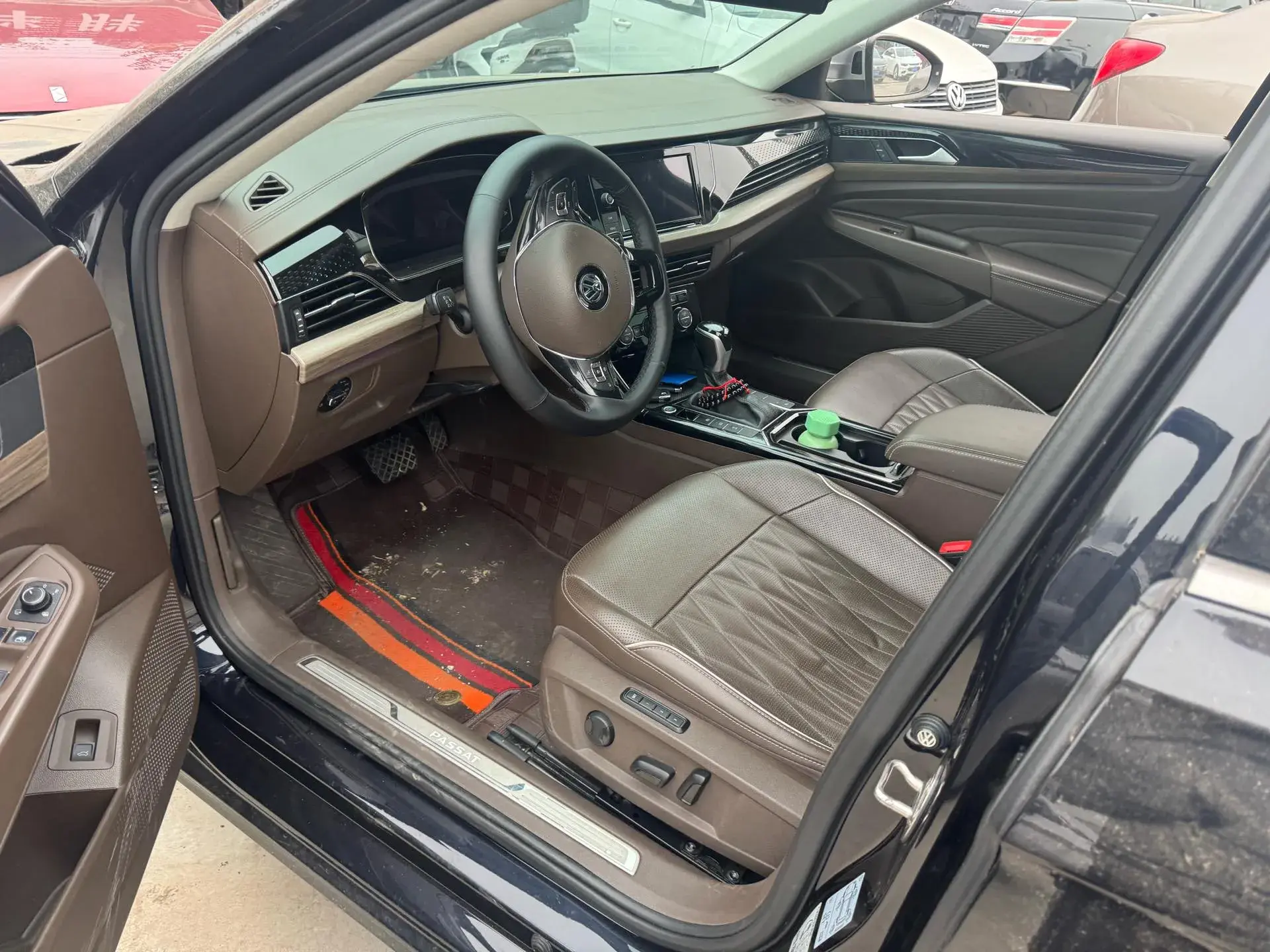 2019 VOLVO V40 thumbnail 2