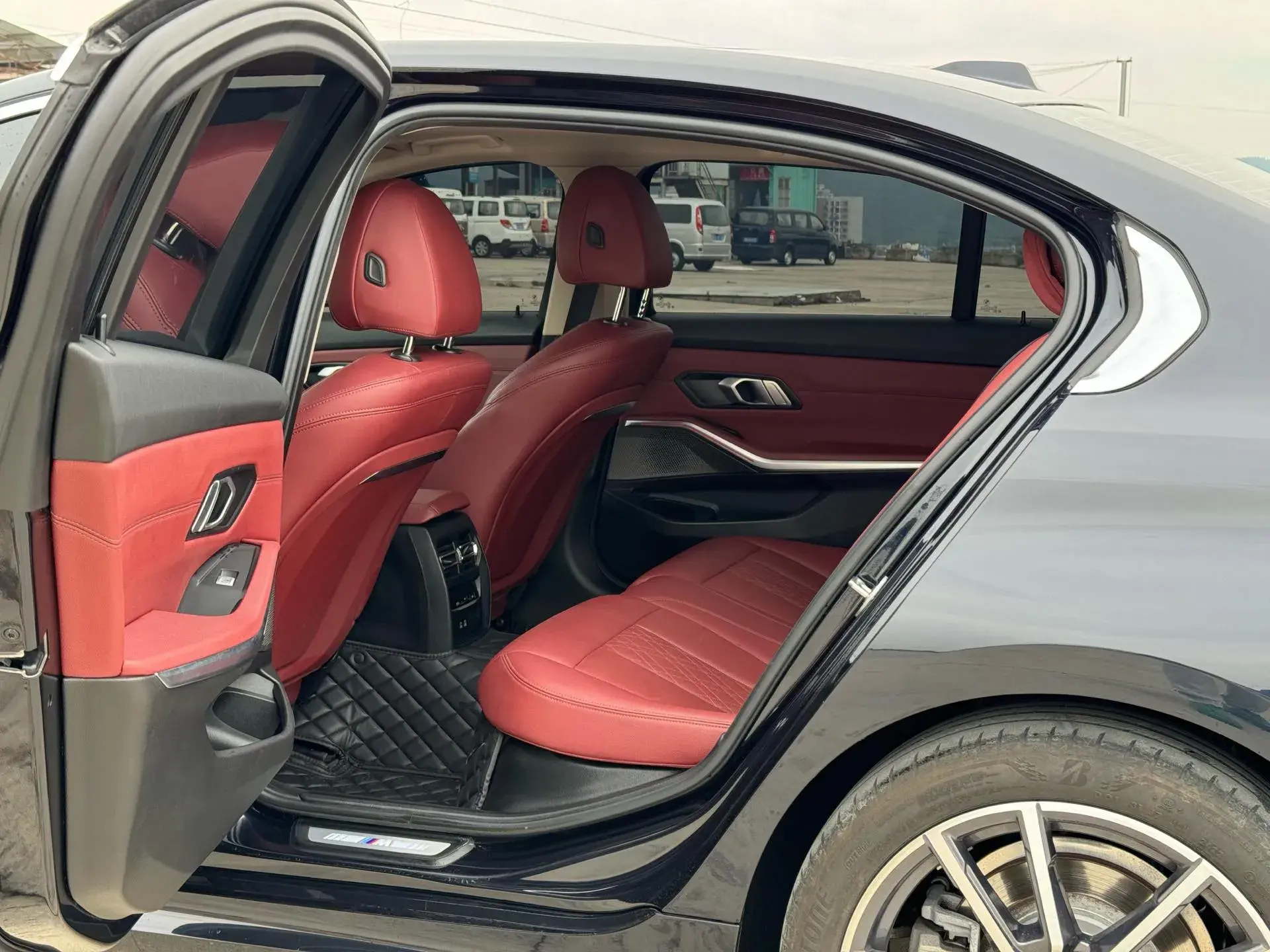 2023 BMW 3 thumbnail 4