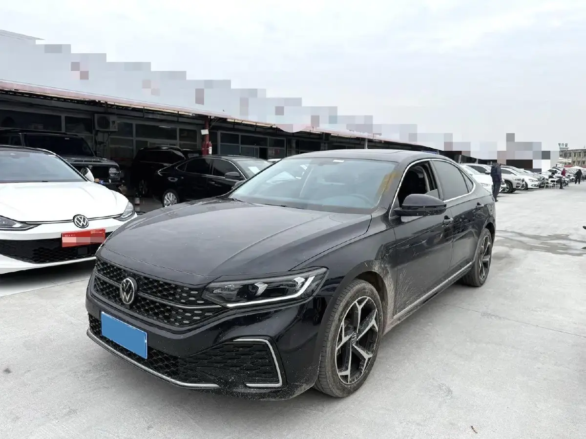 2025 Volkswagen Passat 2.0T 186HP L4 7DCT