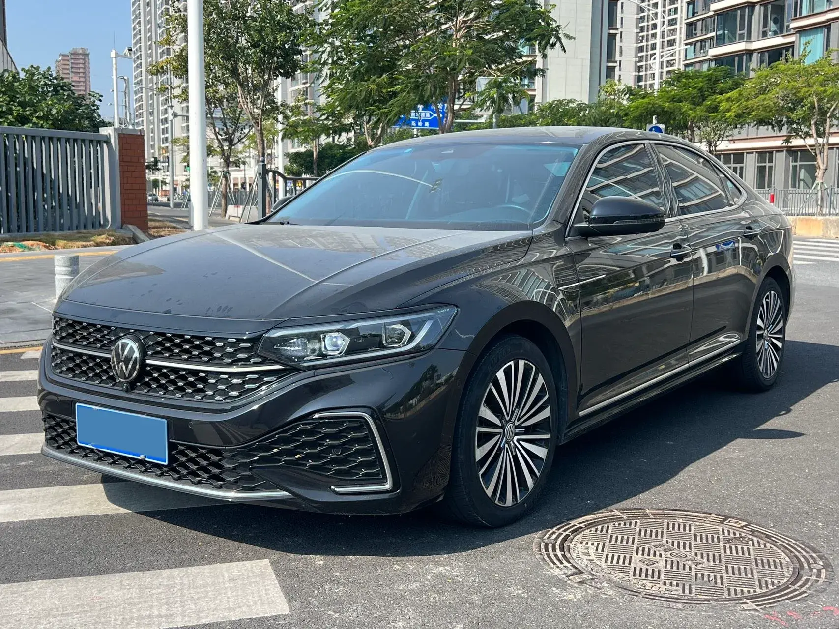 2023 VOLKSWAGEN PASSAT view 1