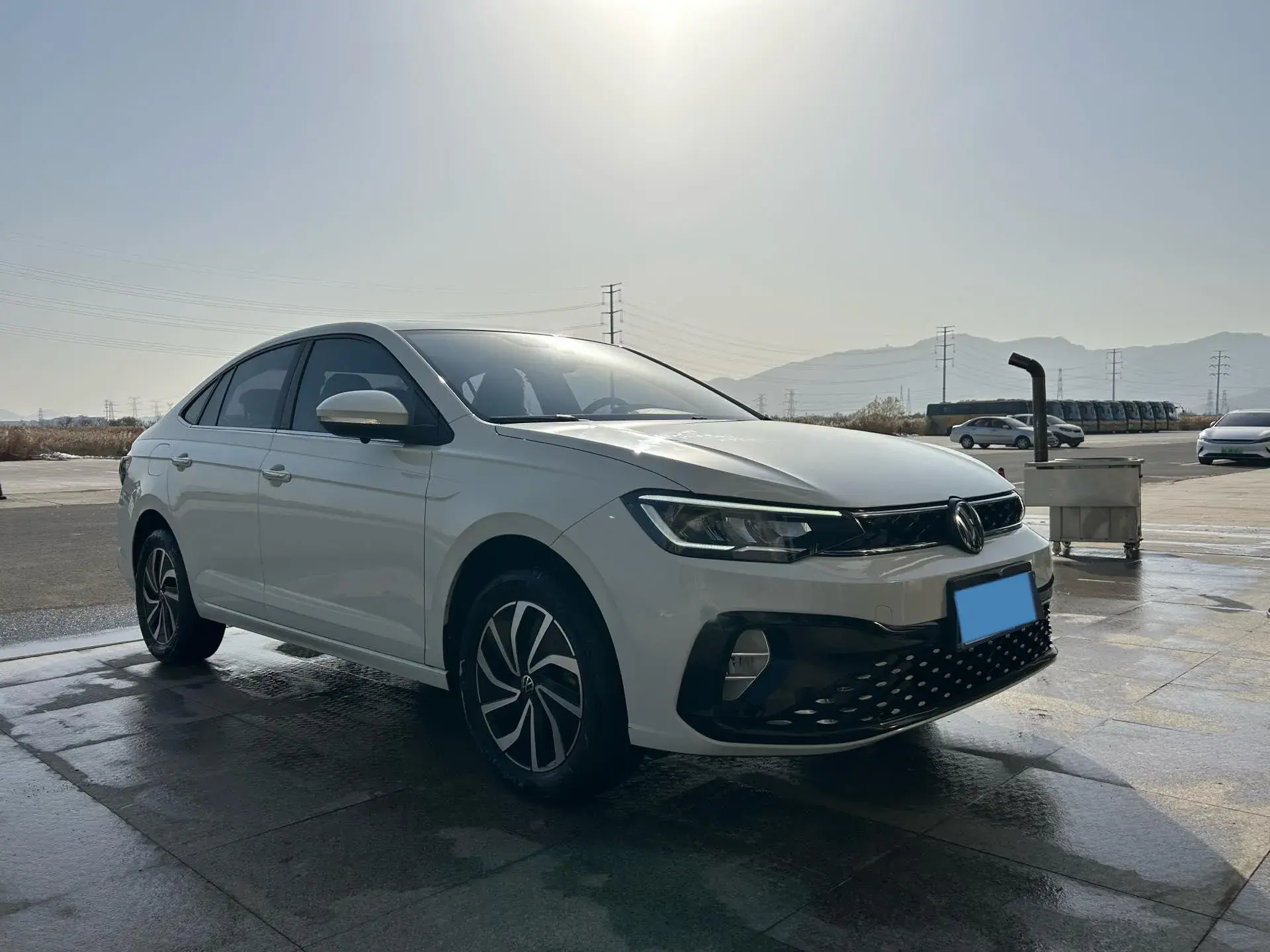 2023 VOLKSWAGEN LAVIDA thumbnail 2