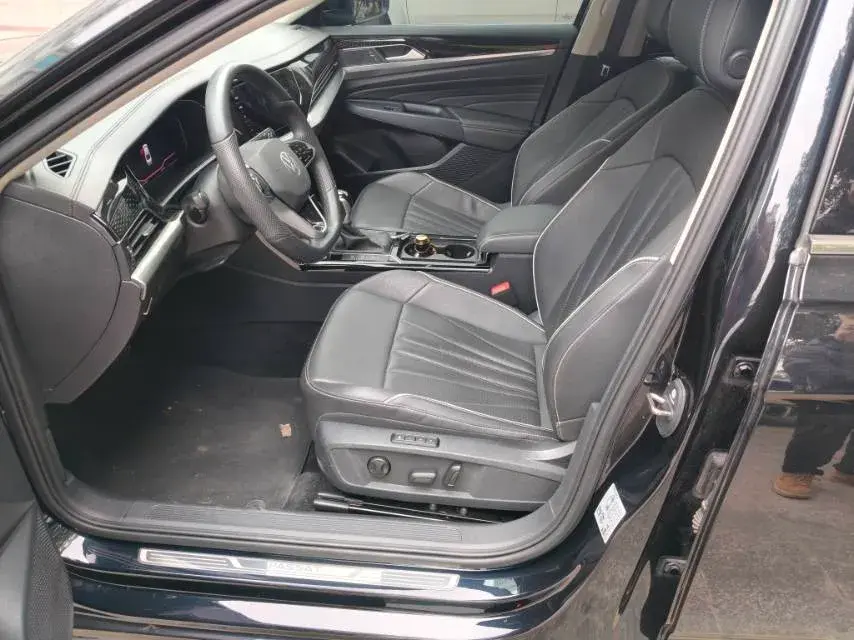 2024 VOLKSWAGEN PASSAT thumbnail 3