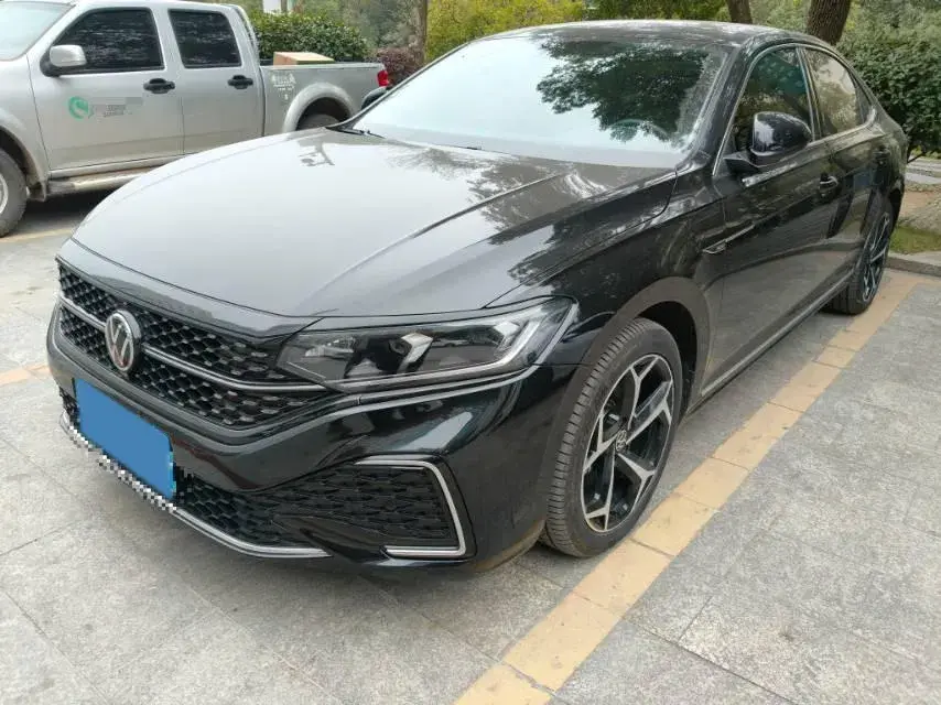 2024 Volkswagen Passat 2.0T 220HP L4 7DCT