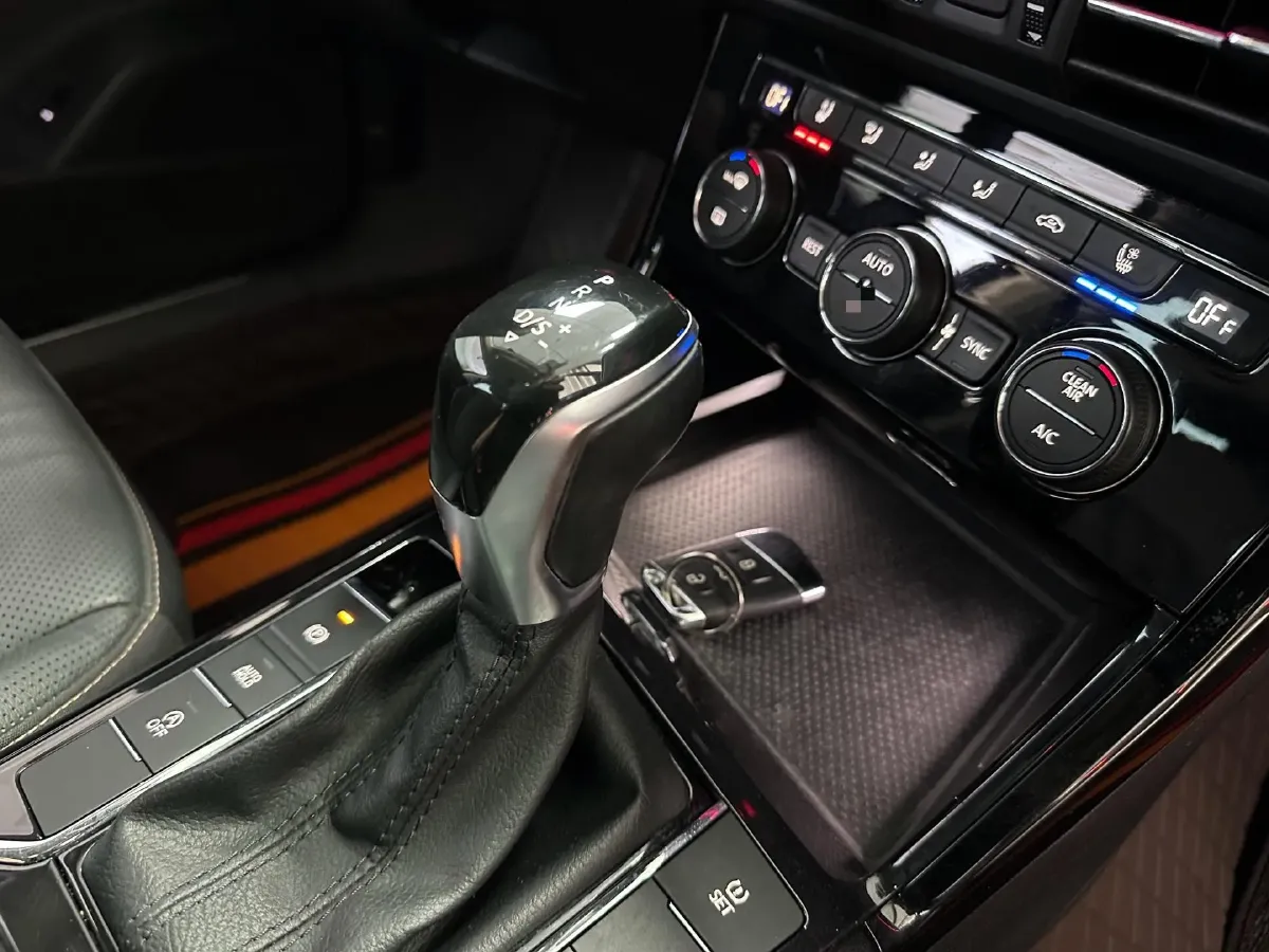 2019 Volvo V40 1.5T 152HP L4 6AT,autocango,china used car exporter,china ev exporter,chinese used car exporter,chinese used ev exporter