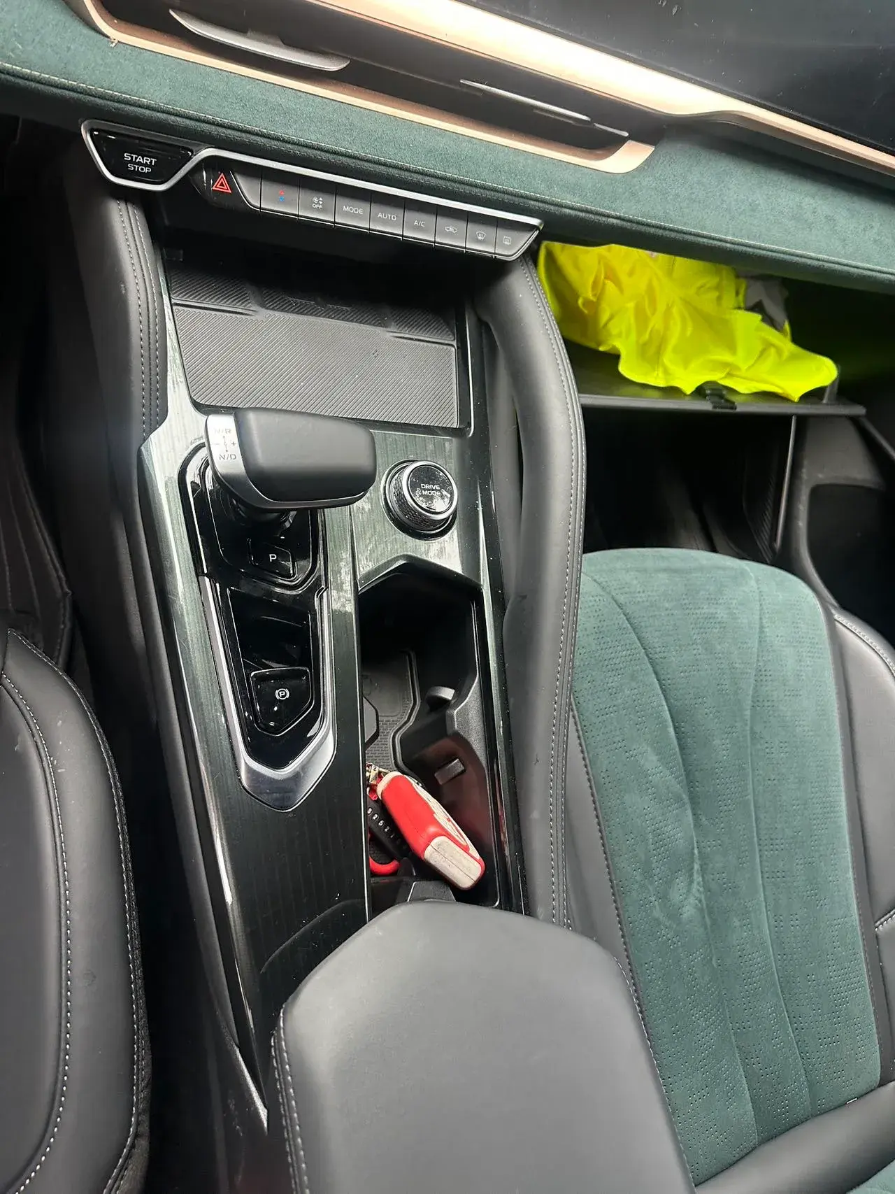 2024 GEELY MONJARO thumbnail 4