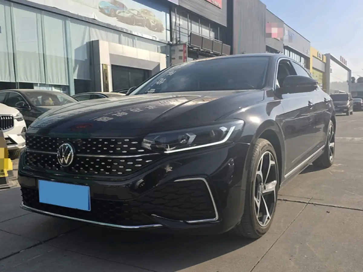 2025 Volkswagen Passat 2.0T 186HP L4 7DCT