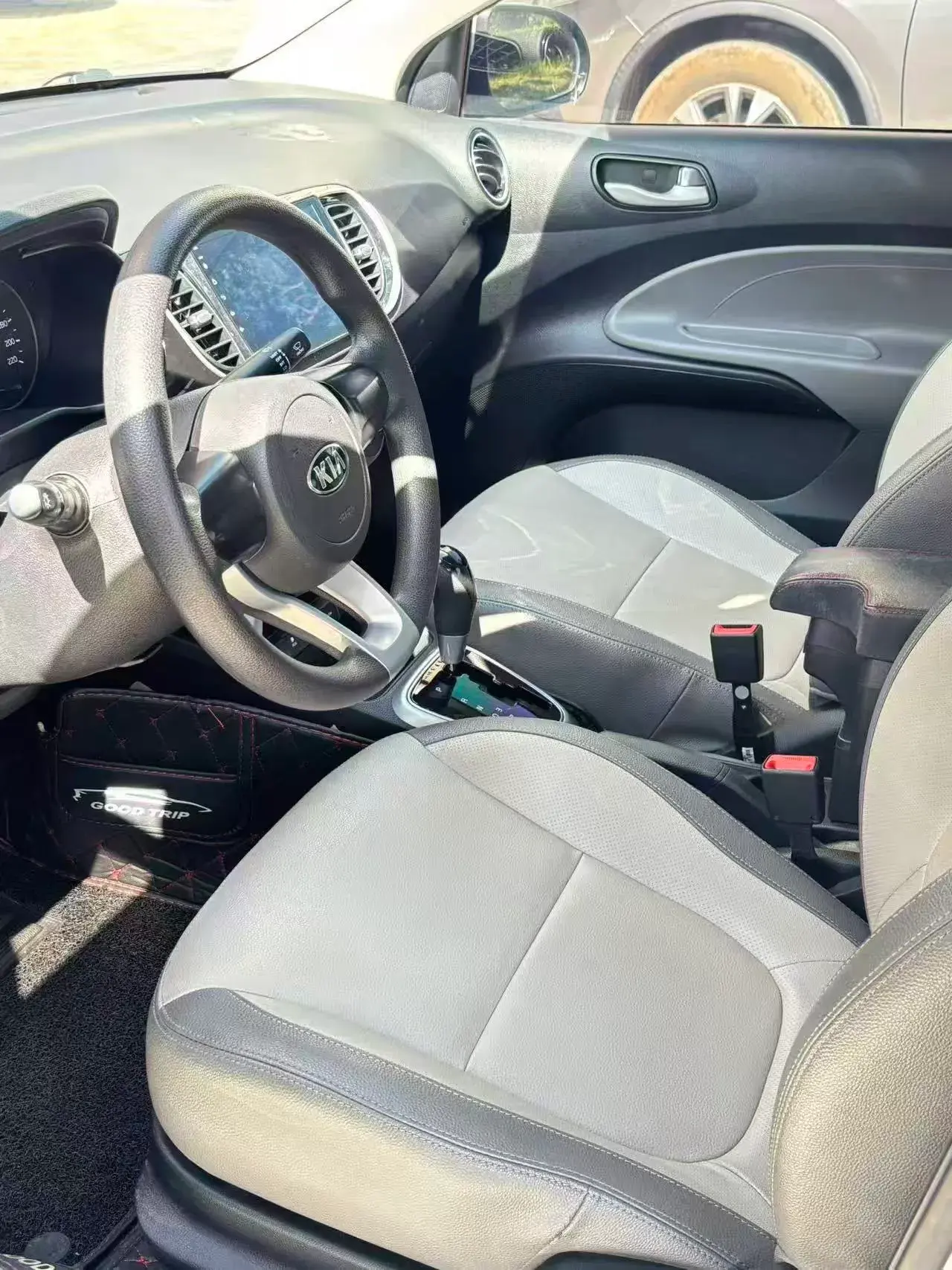 2017 KIA PEGAS thumbnail 4