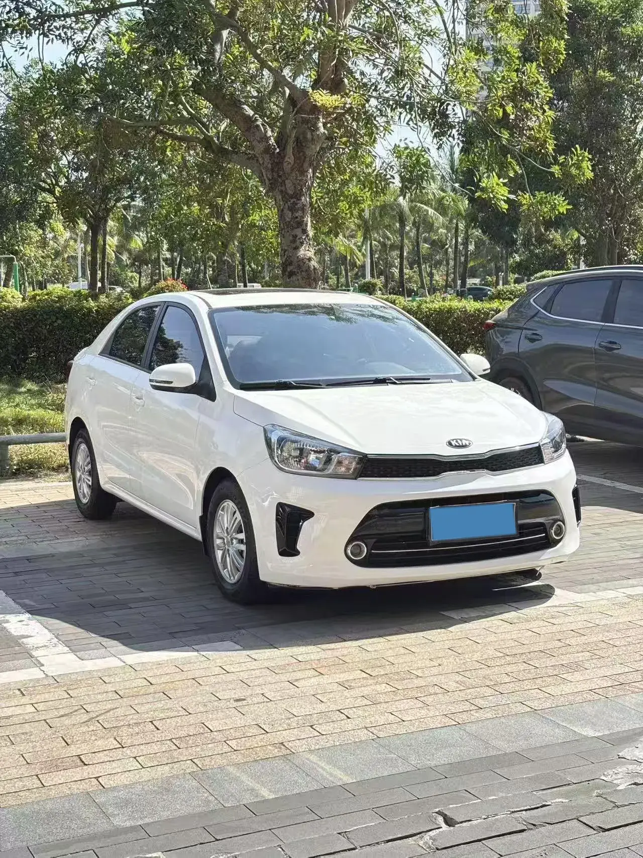 2017 KIA PEGAS thumbnail 2