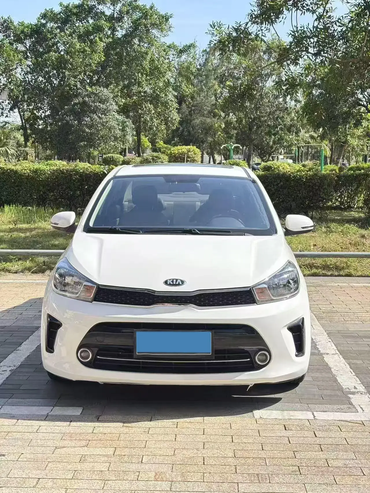 2017 KIA PEGAS thumbnail 3