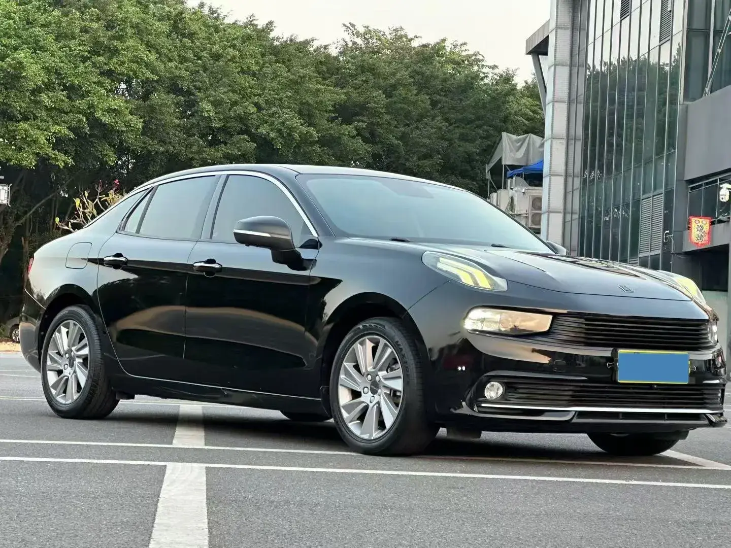 2018 LYNK&CO 03 thumbnail 3