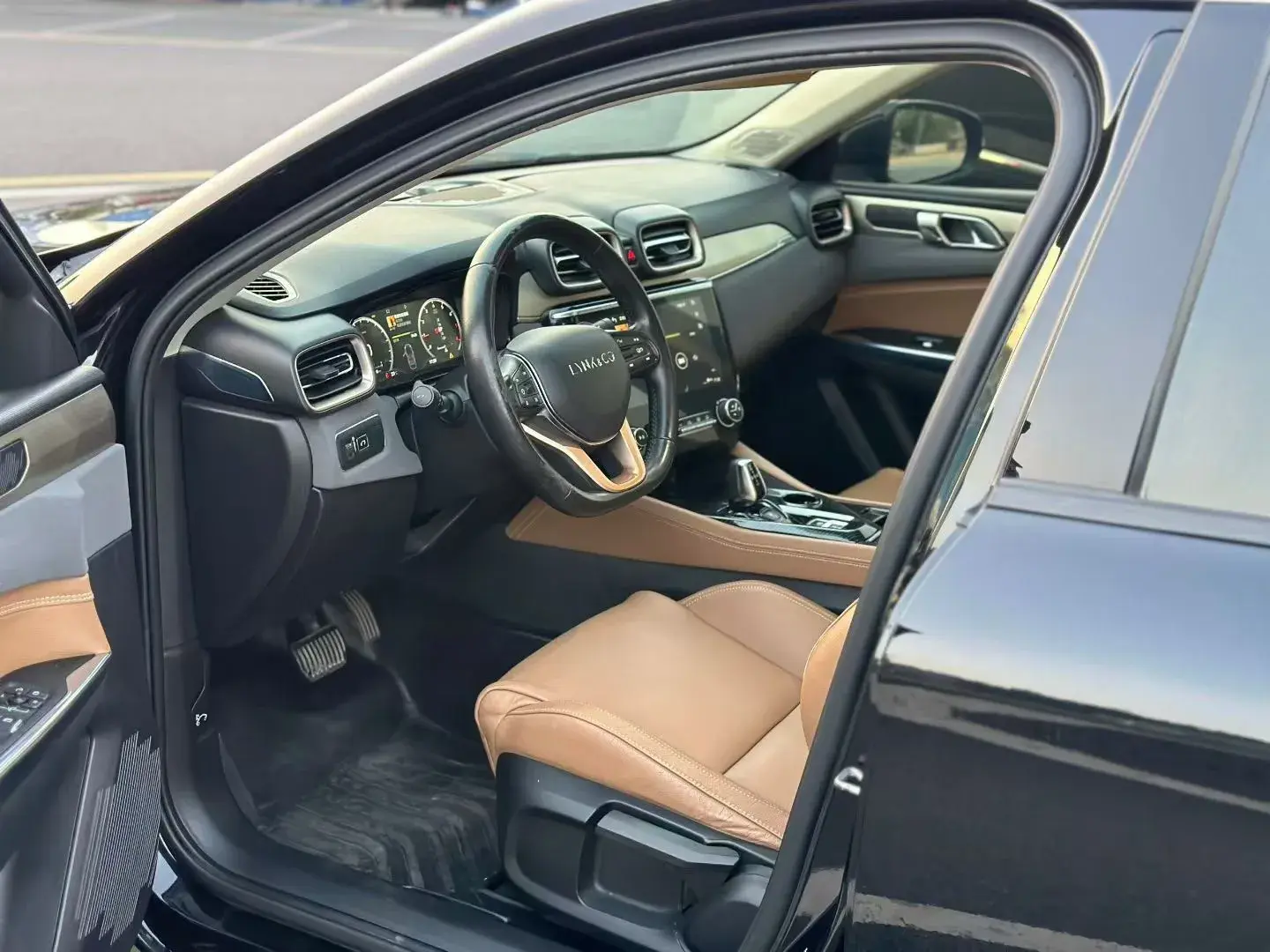 2018 LYNK&CO 03 thumbnail 4