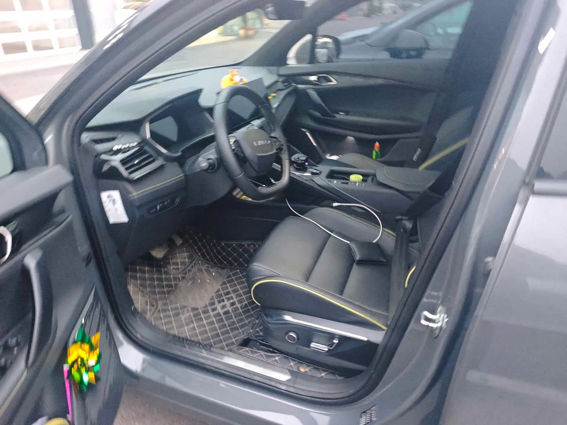 2023 LYNK&CO 06 thumbnail 2