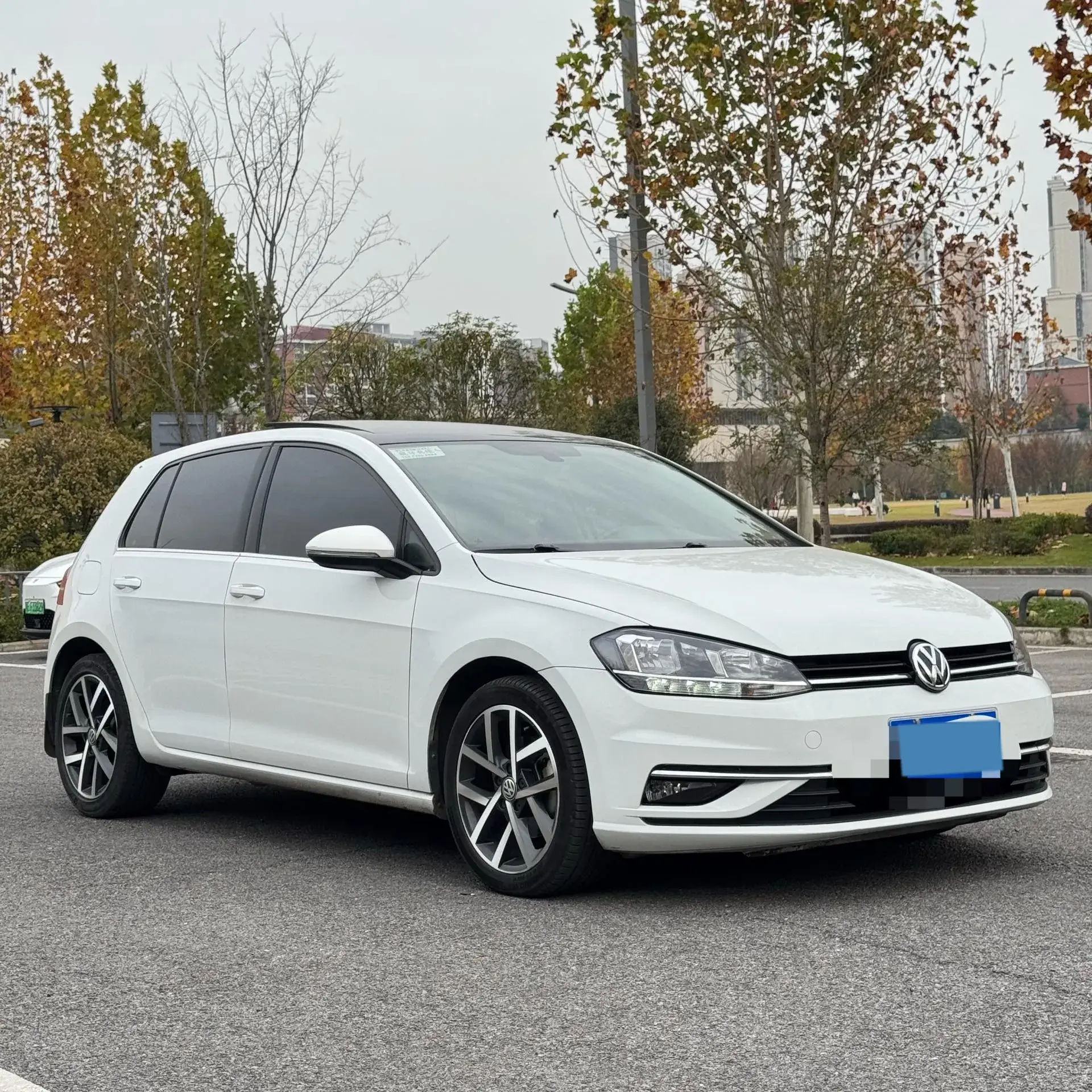2019 VOLKSWAGEN GOLF thumbnail 4
