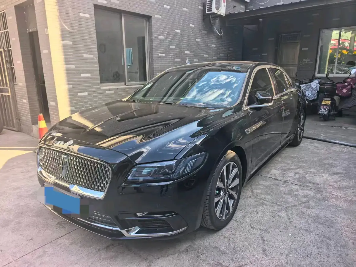 2017 Lincoln Continental 2.0T 261HP L4 6AT