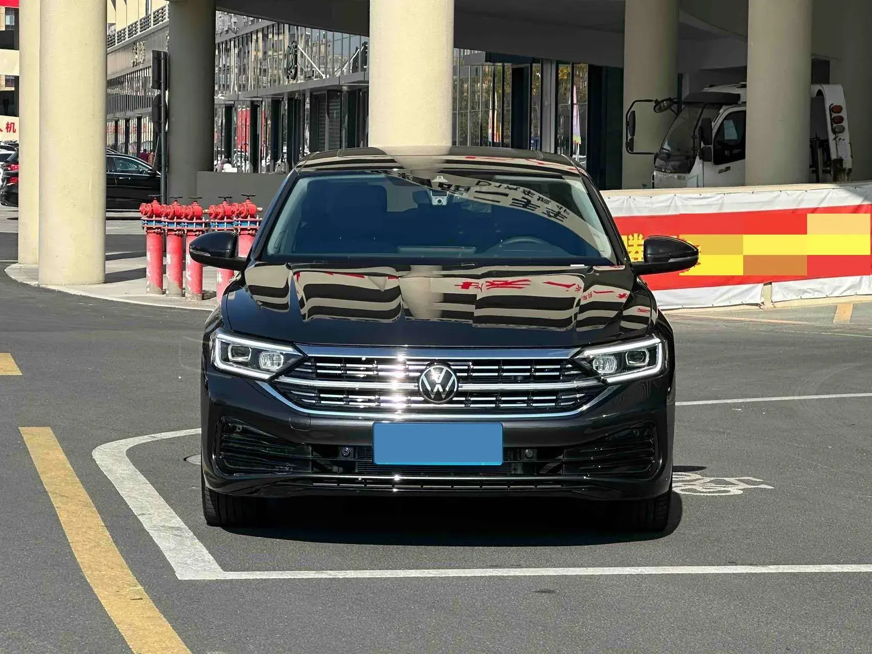 2025 VOLKSWAGEN SAGITAR thumbnail 3