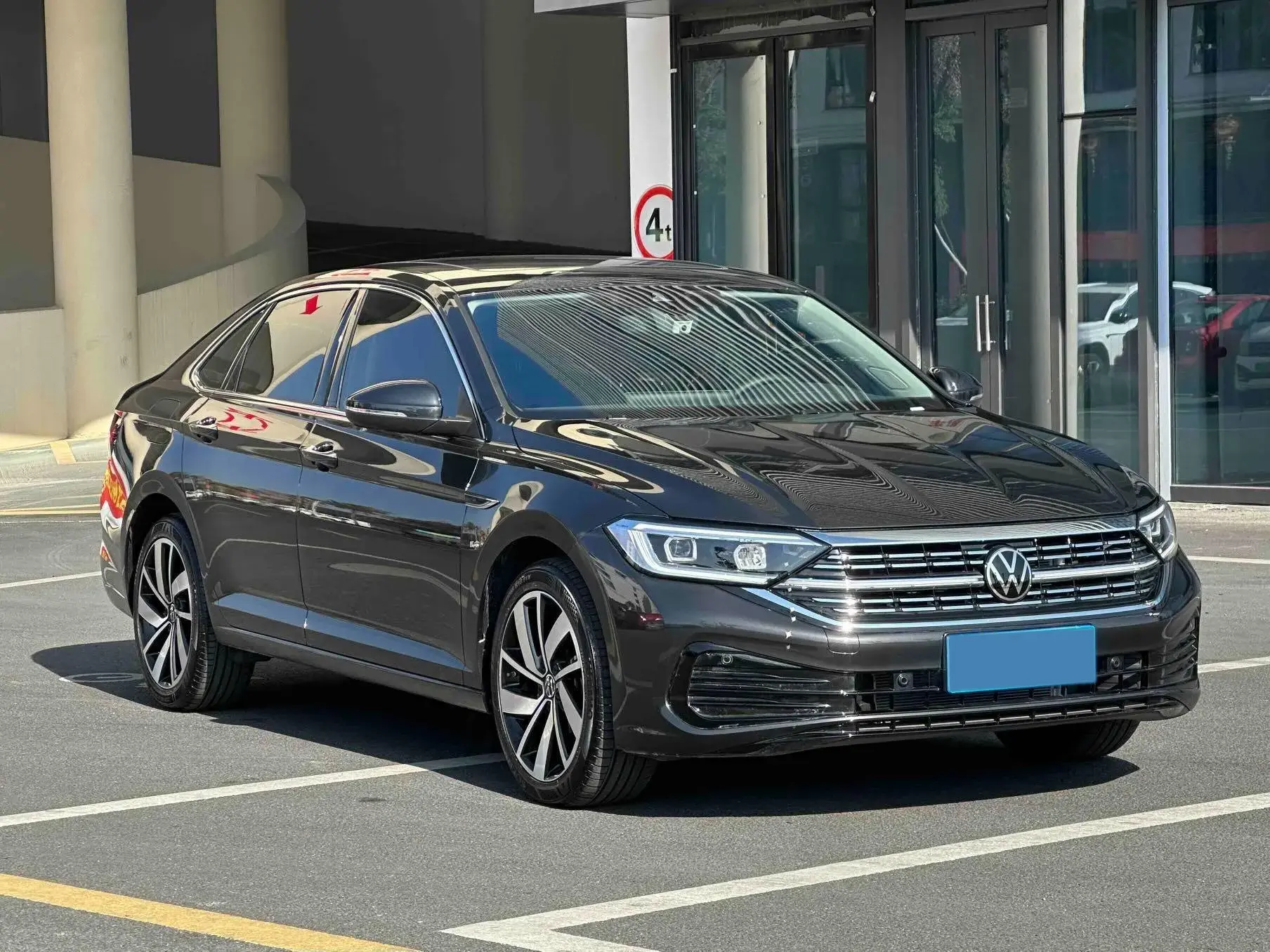 2025 VOLKSWAGEN SAGITAR thumbnail 4