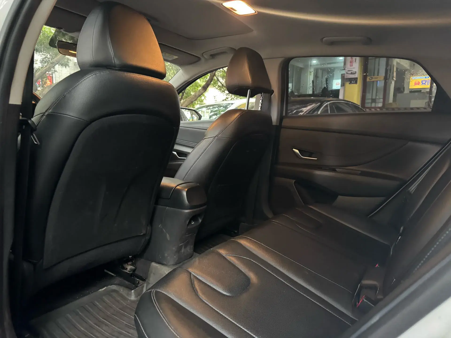 2021 HYUNDAI ELANTRA thumbnail 4