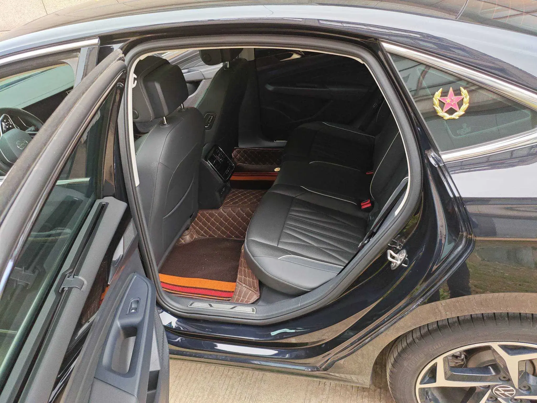 2023 VOLKSWAGEN PASSAT thumbnail 4