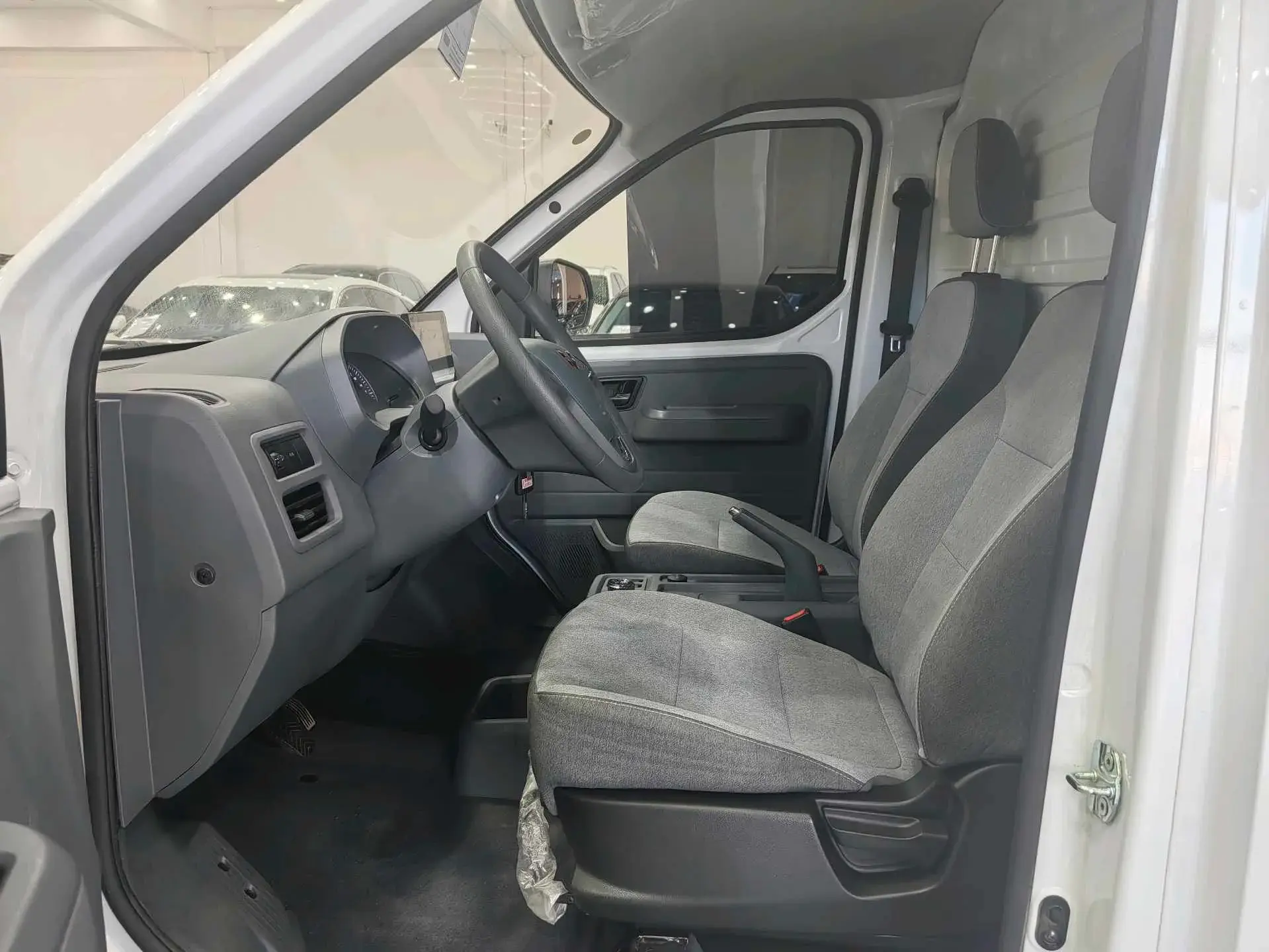 2024 WULING YANGGUANG thumbnail 4