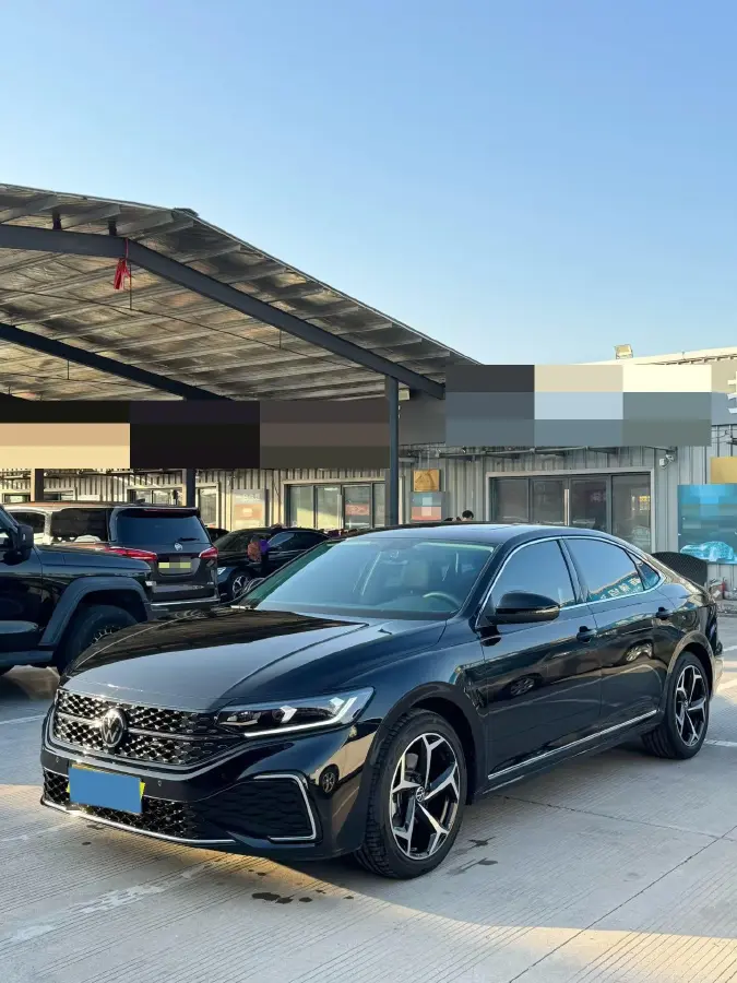 2025 Volkswagen Passat 2.0T 220HP L4 7DCT