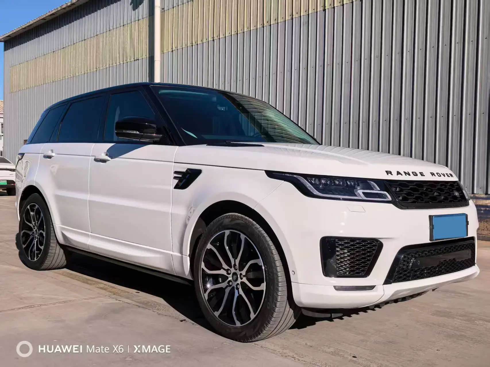 2022 LAND ROVER thumbnail 3