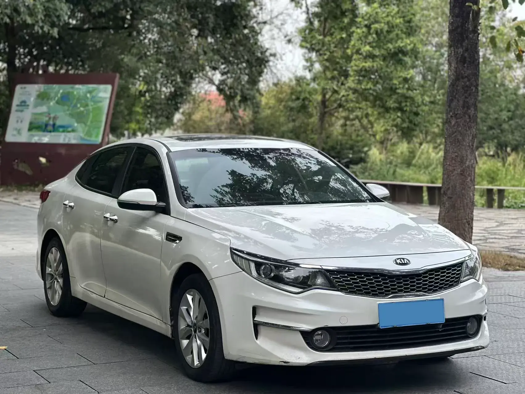 2016 KIA K5 thumbnail 3