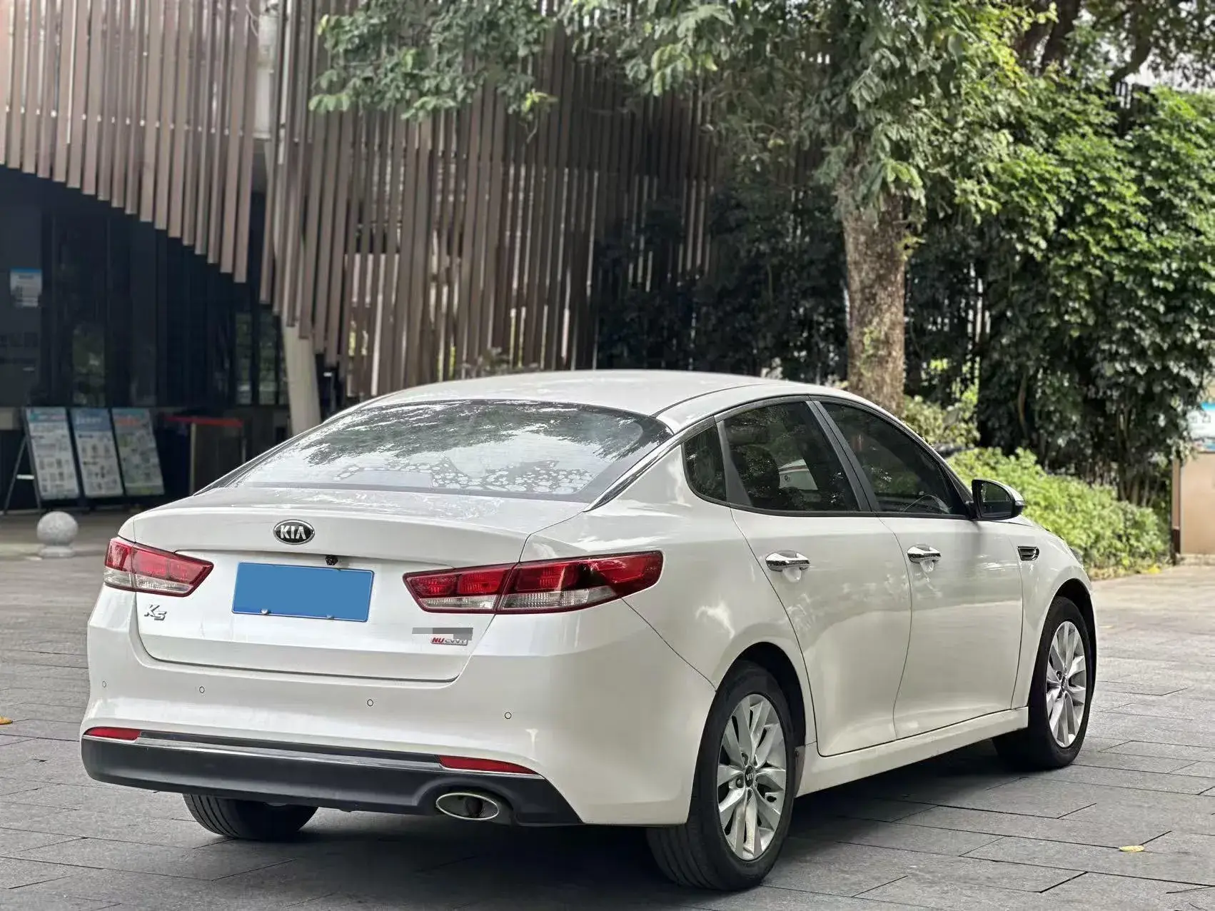 2016 KIA K5 thumbnail 4