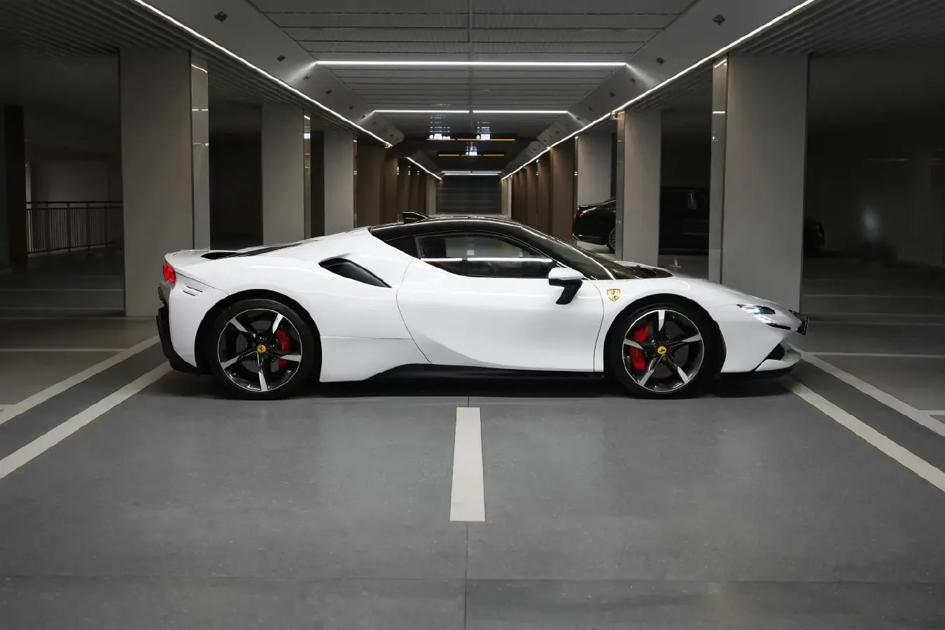 2020 Ferrari SF90 3.9T 781HP V8 8DCT PHEV 7.9KWH,autocango,china used car exporter,china ev exporter,chinese used car exporter,chinese used ev exporter