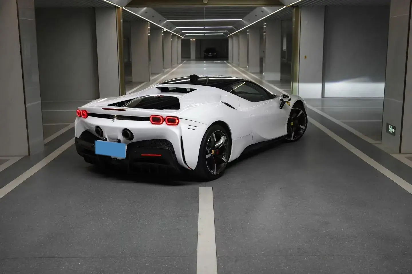 2020 FERRARI SF90 thumbnail 4