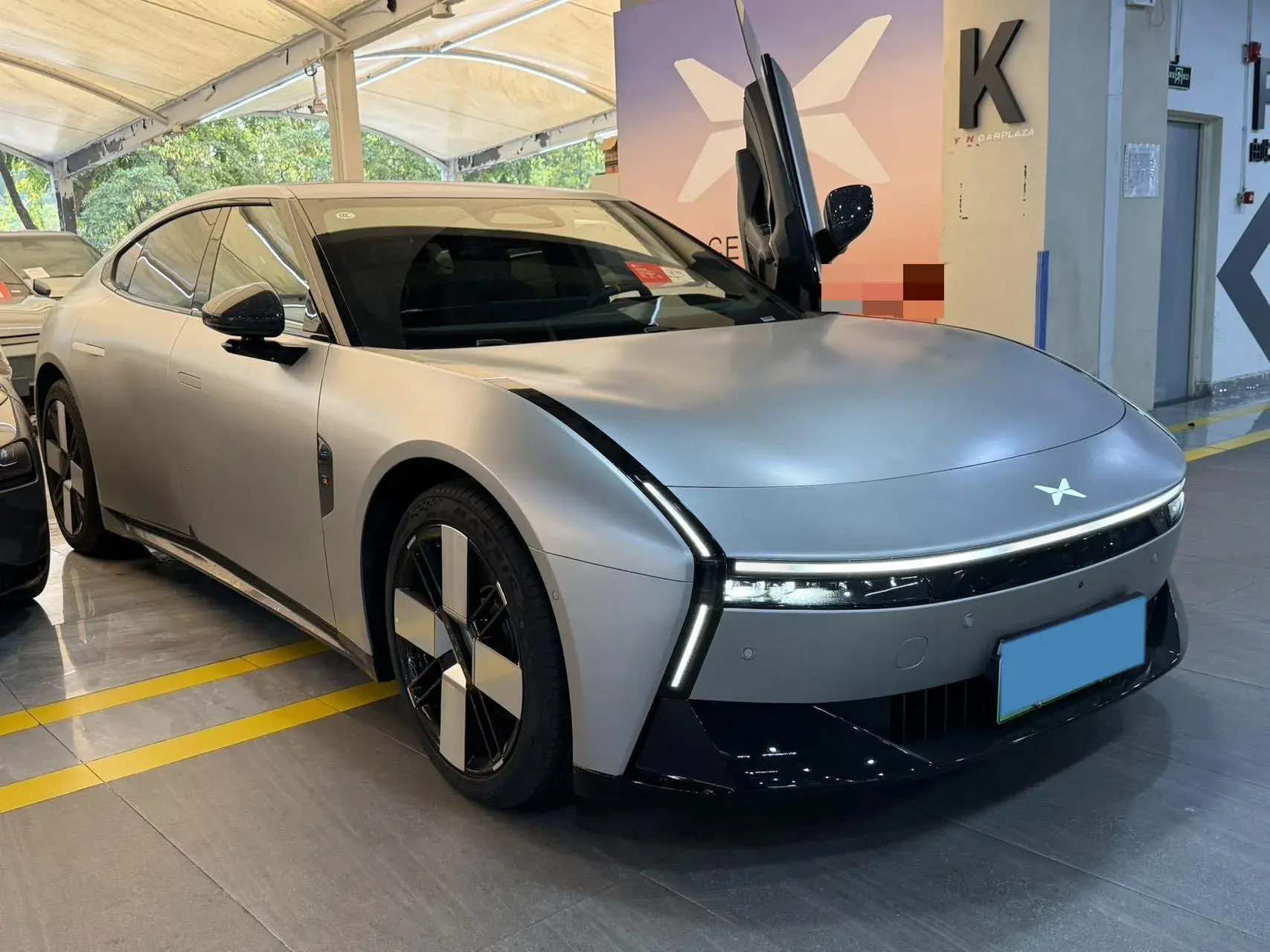 2025 XPENG P7 thumbnail 3