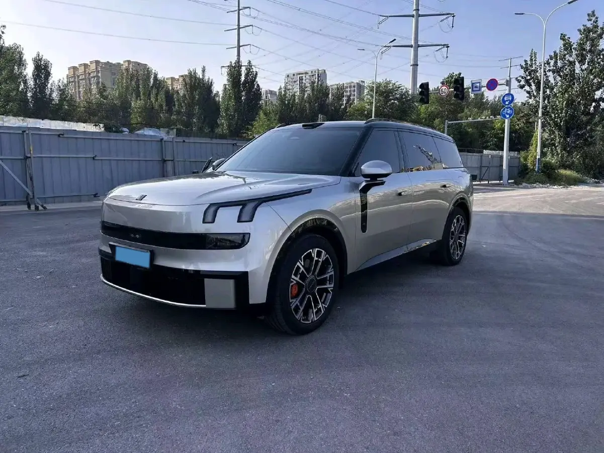 2025 LYNK&CO 900 2.0T 254HP L4 3DHT PHEV