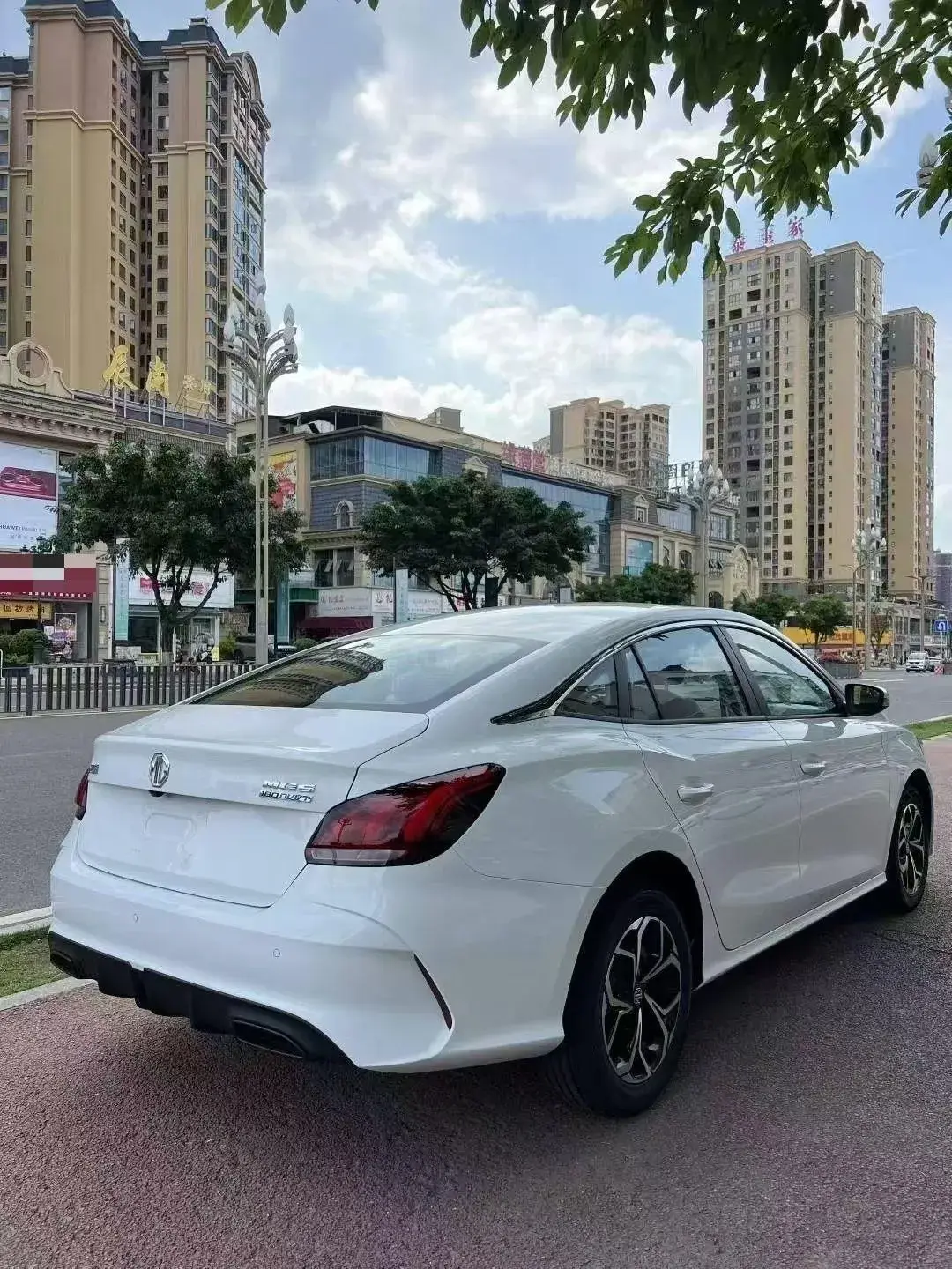 2023 MG 5 thumbnail 3