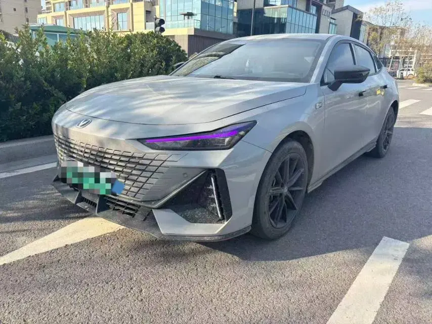 2023 ChangAn UNI-V iDD 1.5T 170HP L4 6TCT PHEV 18.4KWH