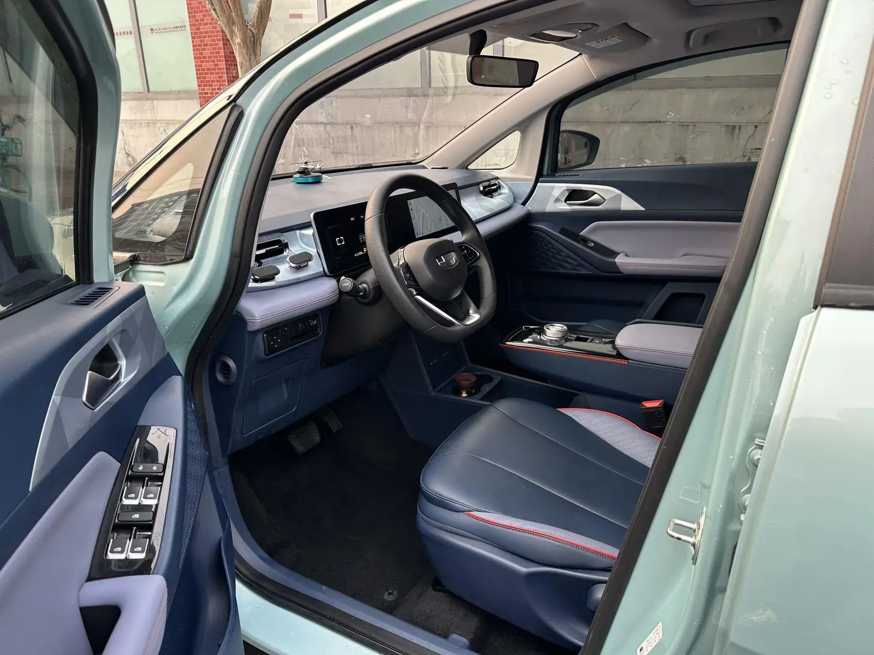 2022 GEOMETRY E thumbnail 4