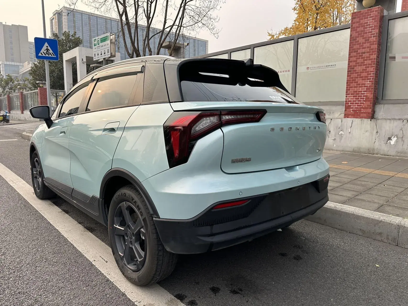 2022 GEOMETRY E thumbnail 3