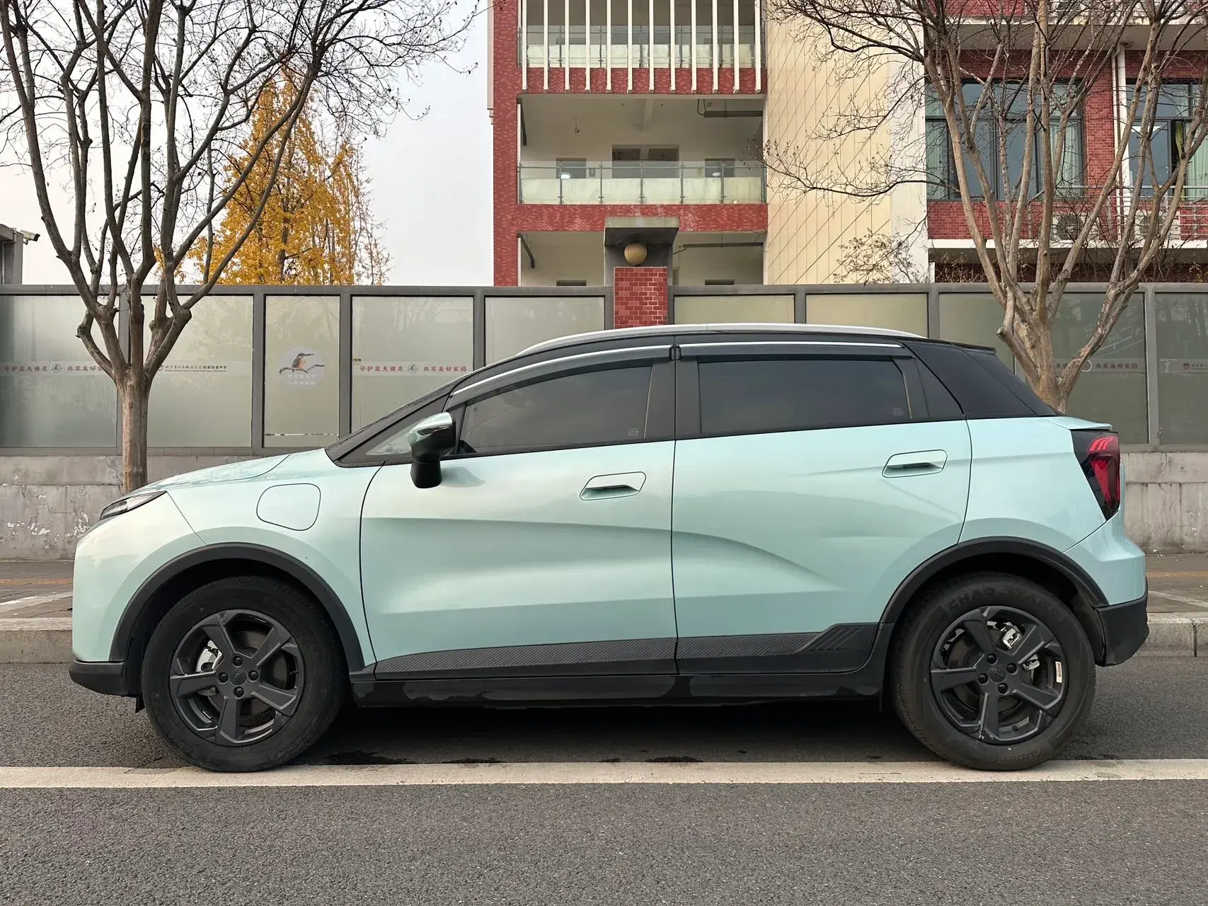 2022 GEOMETRY E thumbnail 2