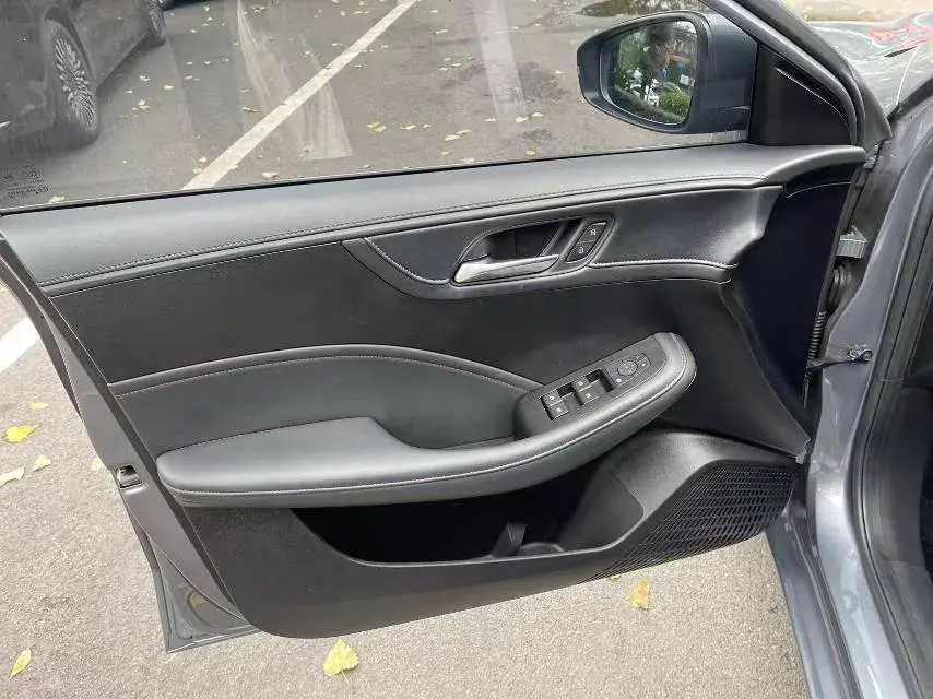 2023 ROEWE I5 thumbnail 3