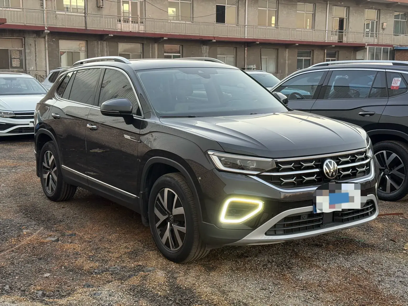 2023 VOLKSWAGEN TAYRON thumbnail 3