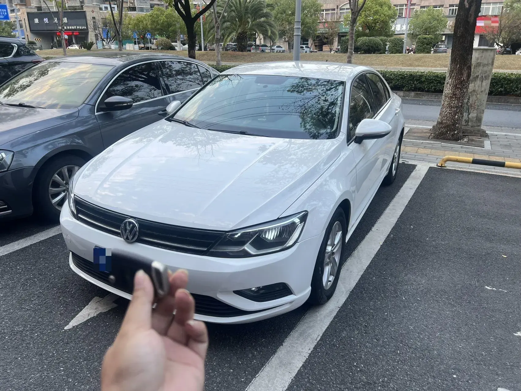 2017 VOLKSWAGEN LAMANDO view 1