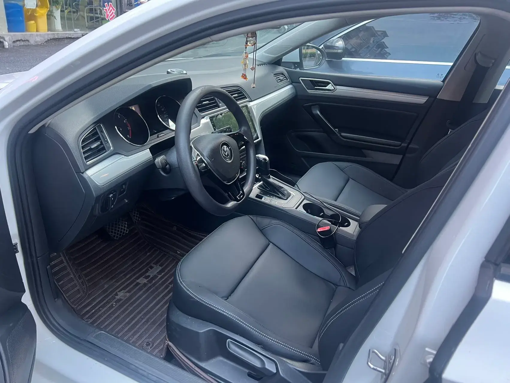 2017 VOLKSWAGEN LAMANDO thumbnail 3