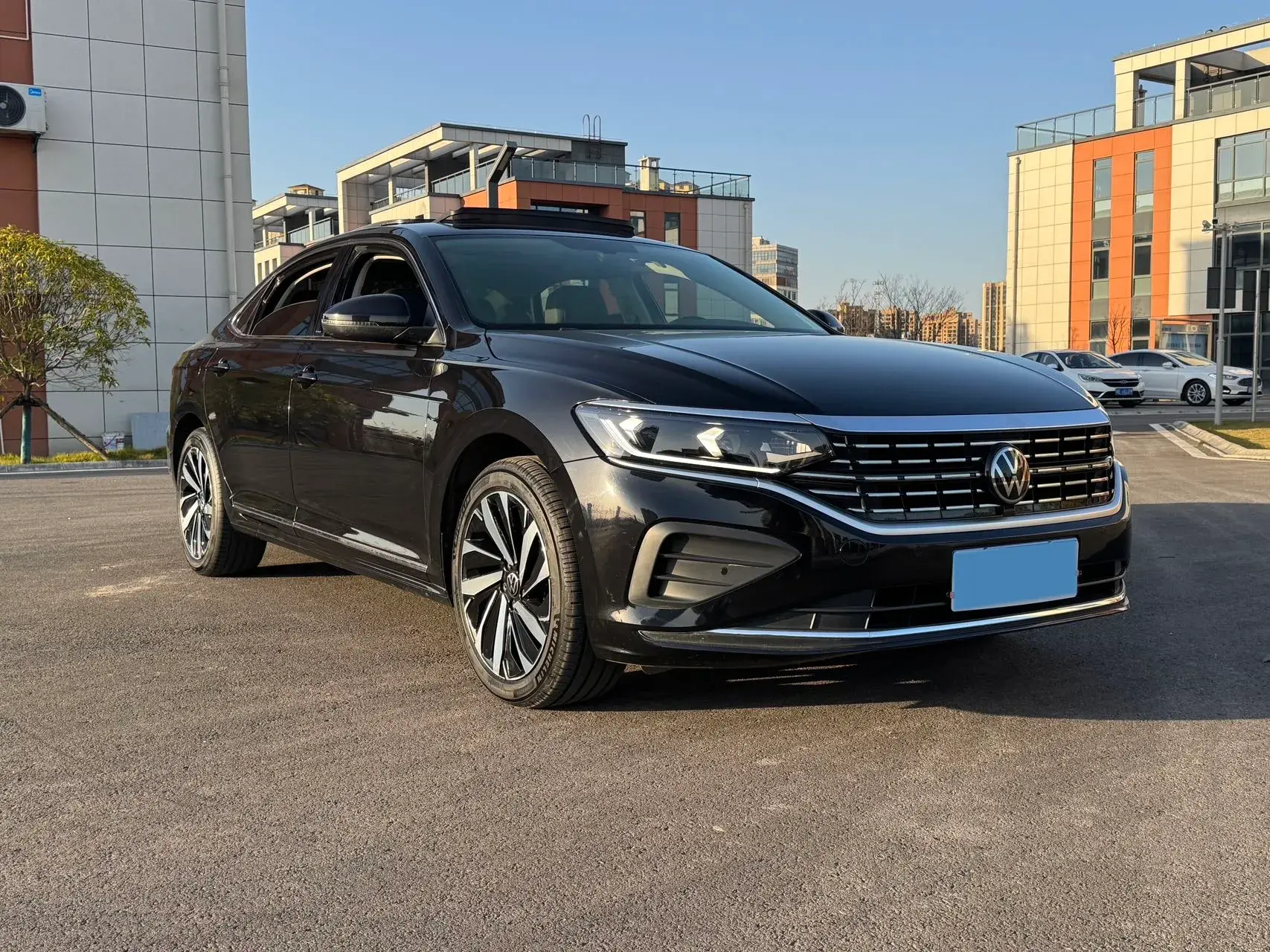 2024 VOLKSWAGEN PASSAT thumbnail 3