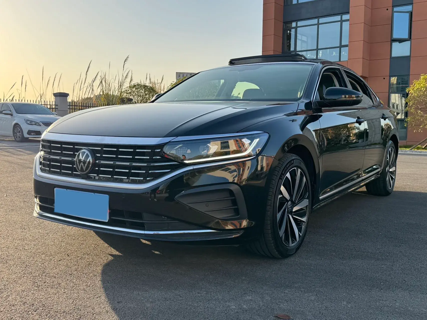 2024 VOLKSWAGEN PASSAT view 1