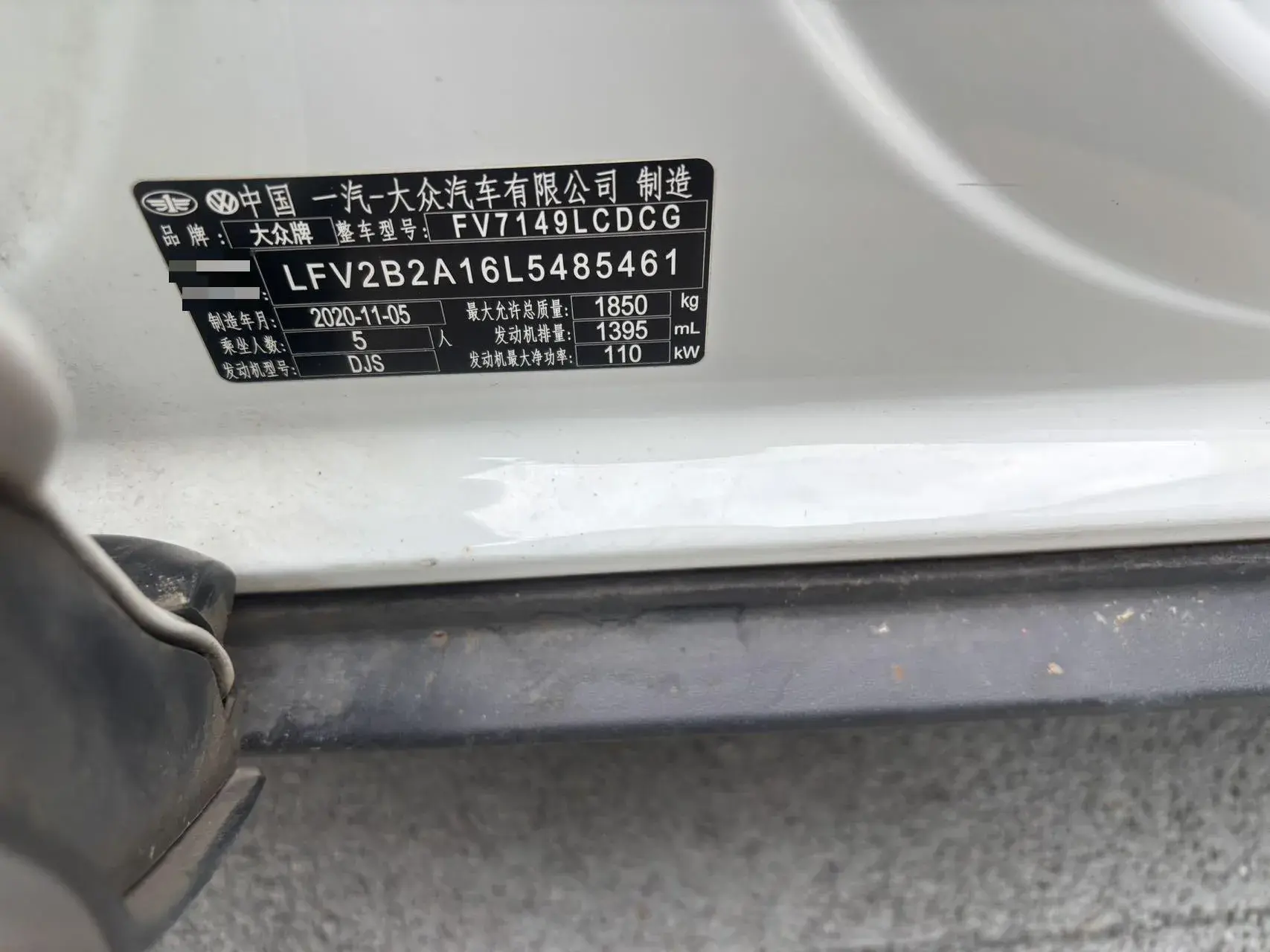 2021 VOLKSWAGEN T-ROC thumbnail 3