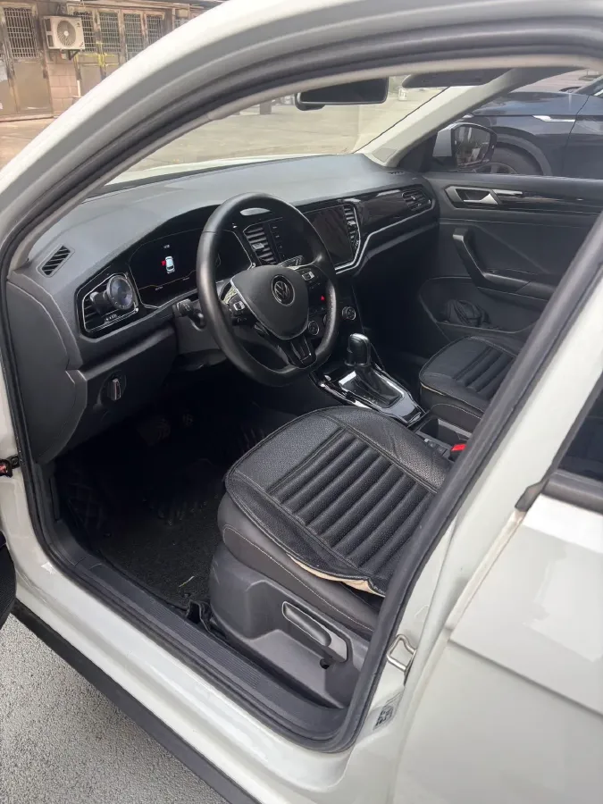 2021 Volkswagen T-Roc 1.4T 150HP L4 7DCT,autocango,china used car exporter,china ev exporter,chinese used car exporter,chinese used ev exporter