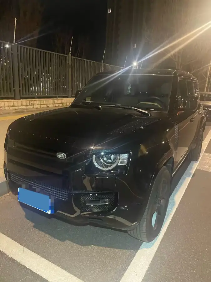 2025 Land Rover Defender 3.0T 400HP L6 8AT