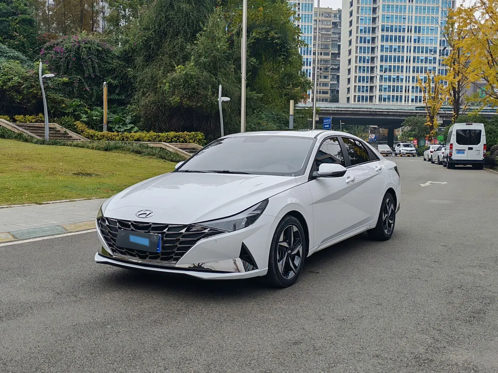 2022 HYUNDAI ELANTRA view 1