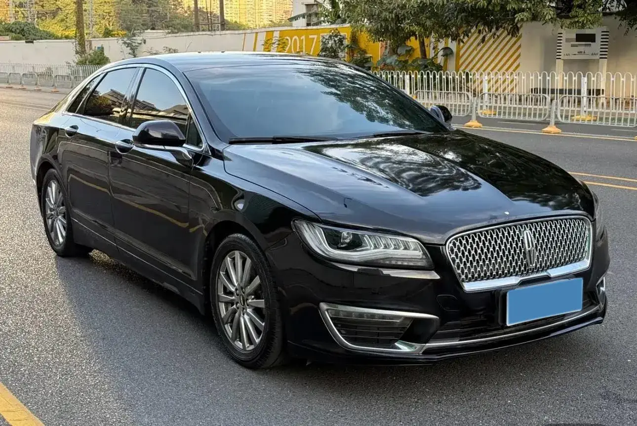 2019 LINCOLN MKZ thumbnail 3