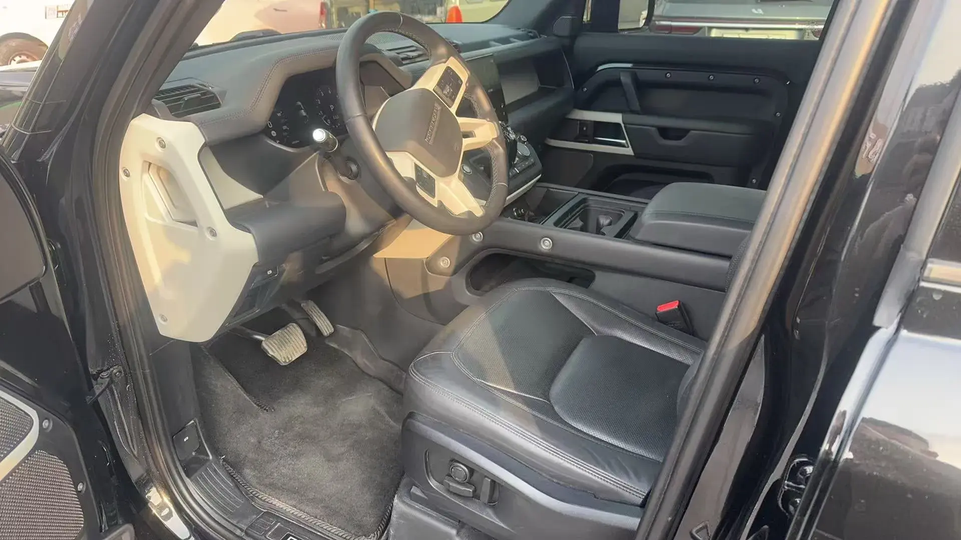 2023 LAND ROVER thumbnail 4