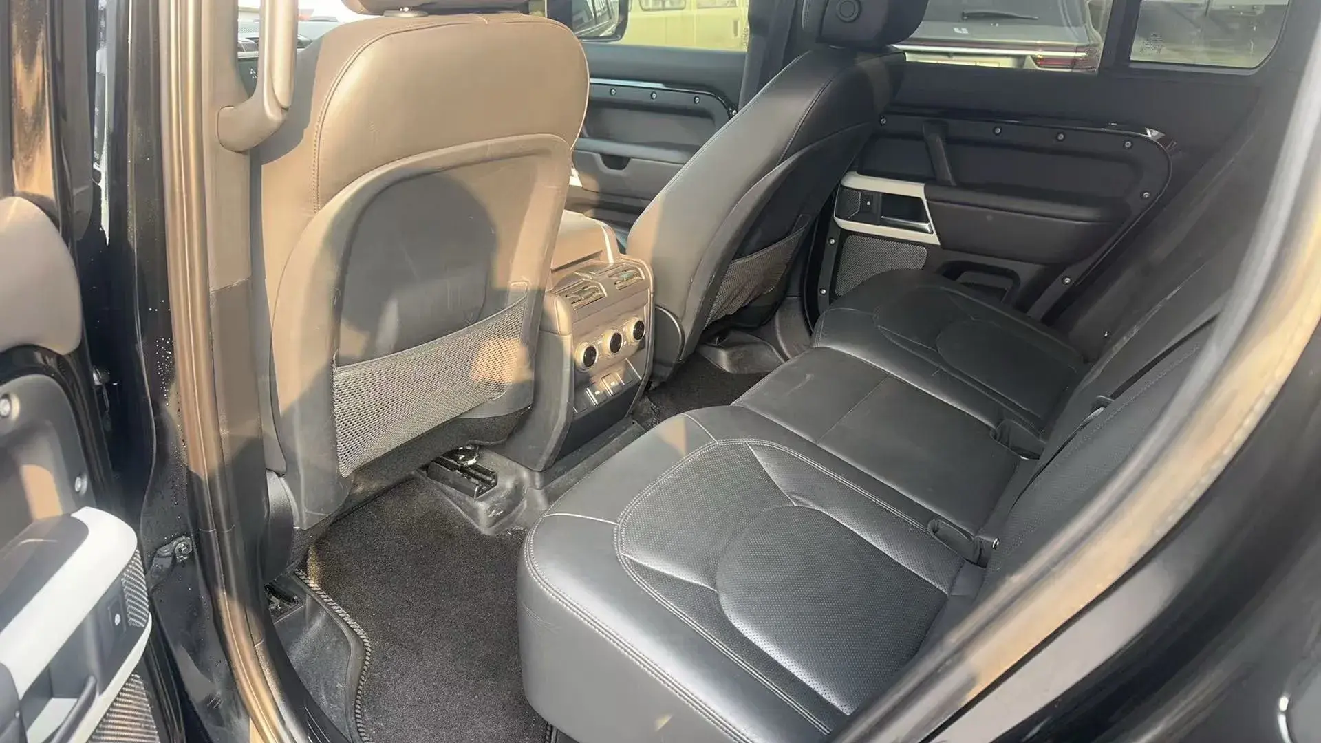 2023 LAND ROVER thumbnail 3